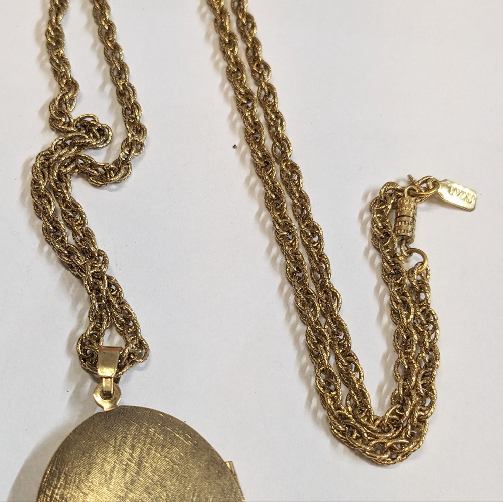 1928 Locket Necklace - Picture 2 of 5